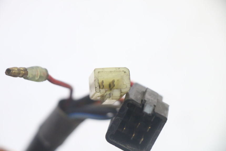 photo de PRZEŁĄCZNIK LEWY KAWASAKI GPZ RX 1000 (1986 - 1988) - Zbliżenie komponentów