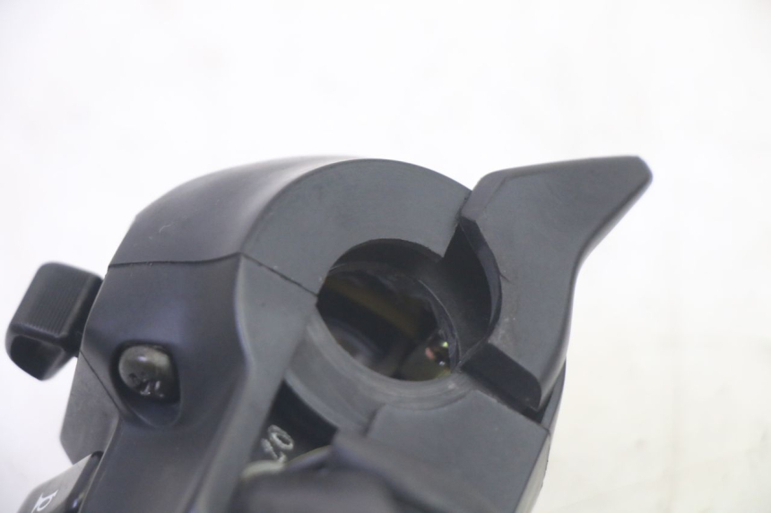 photo de PRZEŁĄCZNIK LEWY SUZUKI GSF N BANDIT 600 (1996 - 1999) - Zbliżenie techniczne