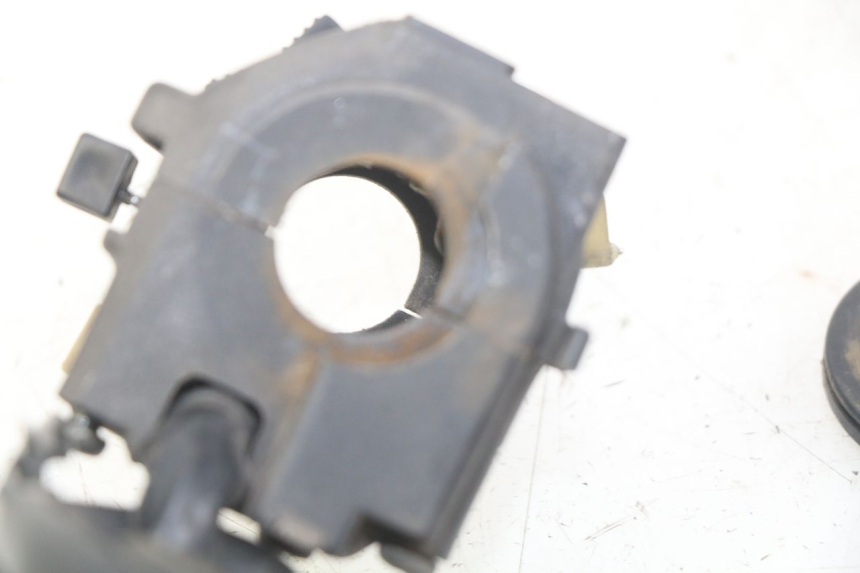 photo de PRZEŁĄCZNIK LEWY SUZUKI GSX-F GSX  F 1100 (1988 - 1994) - Szczegół części