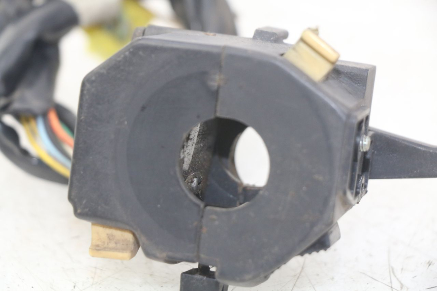 photo de PRZEŁĄCZNIK LEWY SUZUKI GSX-F GSX  F 1100 (1988 - 1994) - Inny kąt widzenia