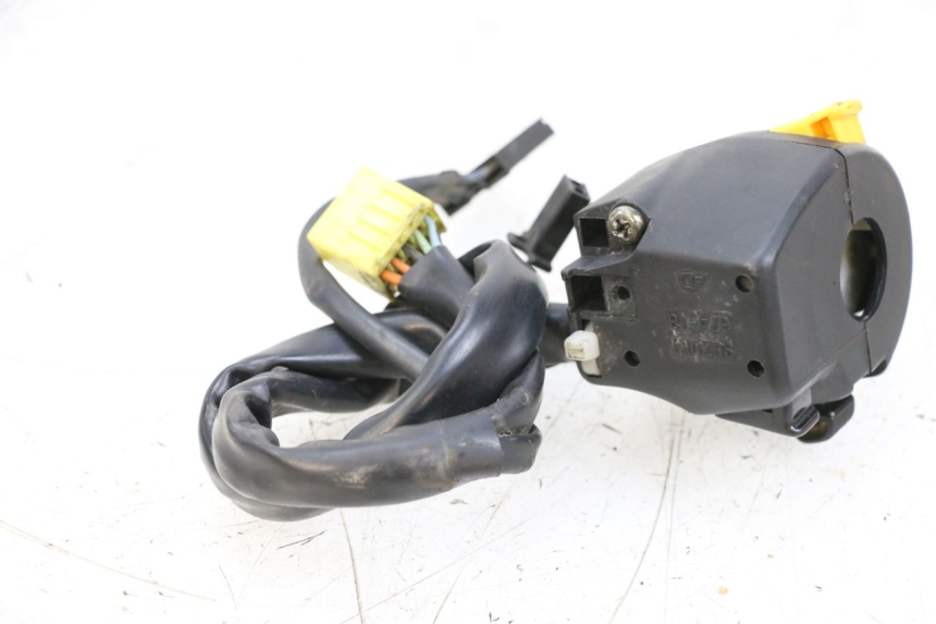 photo de PRZEŁĄCZNIK LEWY SUZUKI GSXR GSX-R 1000 (2003 - 2004) - Inny kąt widzenia