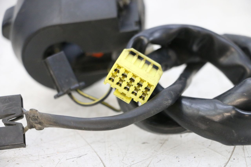 photo de PRZEŁĄCZNIK LEWY SUZUKI GSXR GSX-R 1000 (2003 - 2004) - Zbliżenie techniczne