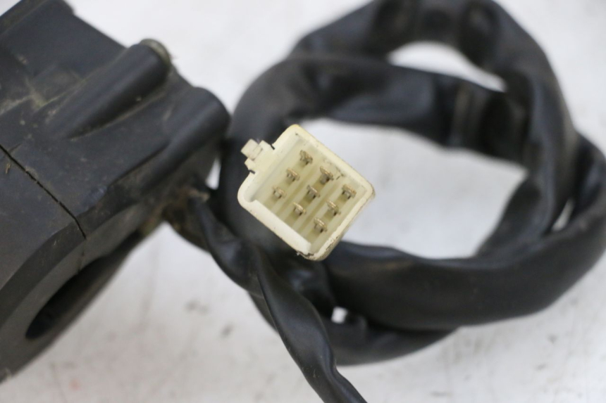 photo de PRZEŁĄCZNIK LEWY JM MOTORS GTS 125 (2015 - 2019) - Zbliżenie techniczne