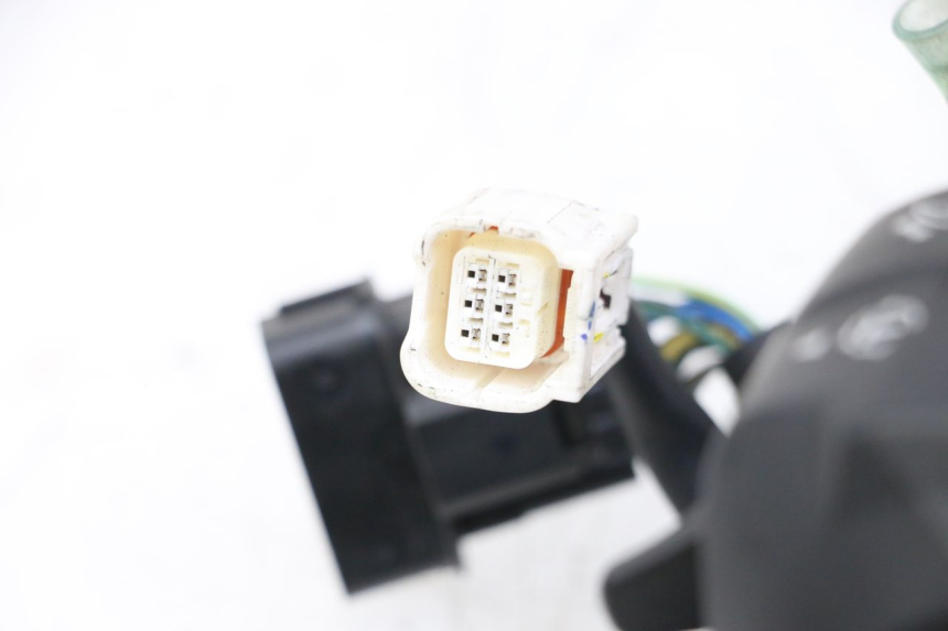 photo de PRZEŁĄCZNIK LEWY HONDA FORZA 125 (2021 - 2025) - Zbliżenie techniczne