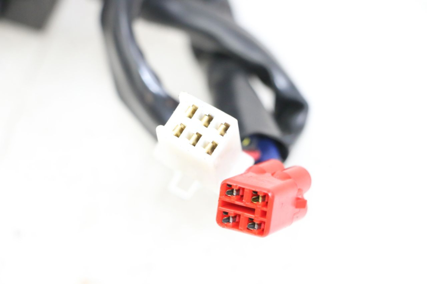 photo de PRZEŁĄCZNIK LEWY HUSQVARNA SVARTPILEN 401 (2018 - 2023) - Zoom stanu zużycia