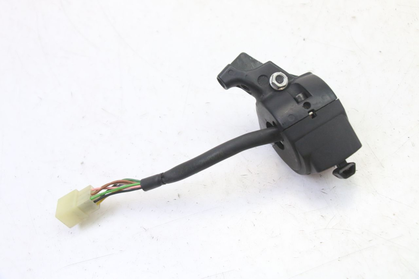 photo de PRZEŁĄCZNIK LEWY YAMAHA JOG R 50 (2004 - 2014) - Zbliżenie techniczne