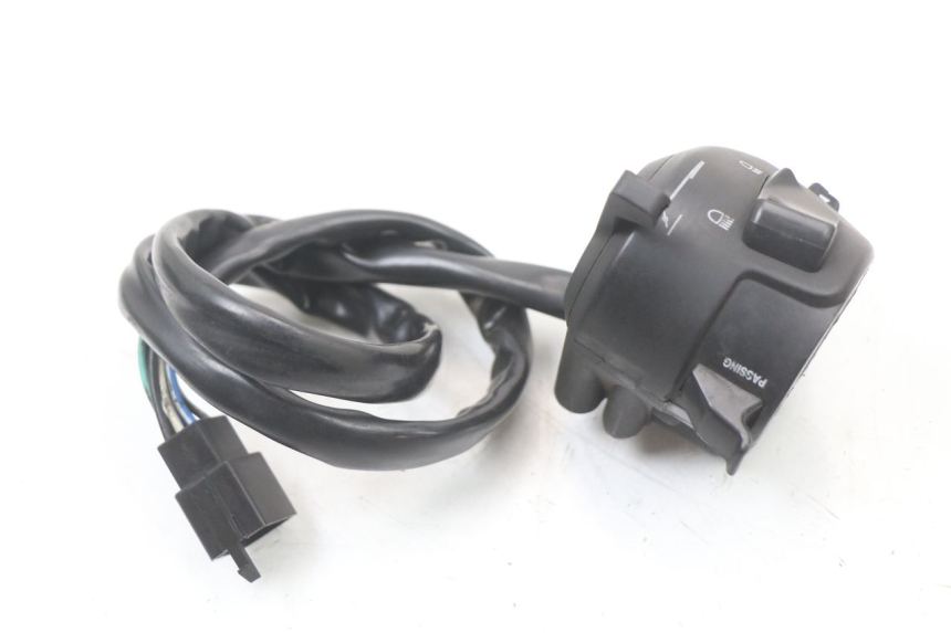 photo de PRZEŁĄCZNIK LEWY KYMCO K-PW K-PIPE 50 (2012 - 2017) - Zoom stanu zużycia