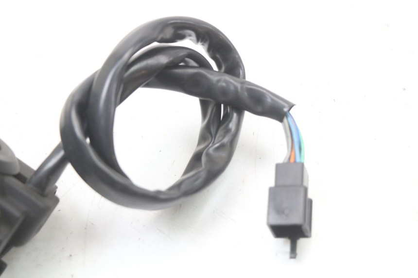 photo de PRZEŁĄCZNIK LEWY KYMCO K-PW K-PIPE 50 (2012 - 2017) - Zbliżenie techniczne