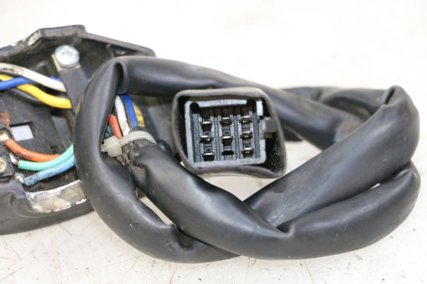 photo de PRZEŁĄCZNIK LEWY PEUGEOT KISBEE 2T 50 (2010 - 2017) - Zbliżenie techniczne