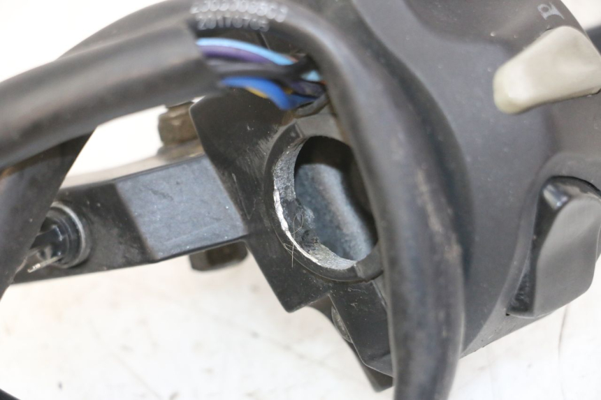 photo de PRZEŁĄCZNIK LEWY PEUGEOT KISBEE 4T 50 (2010 - 2017) - Szczegół części