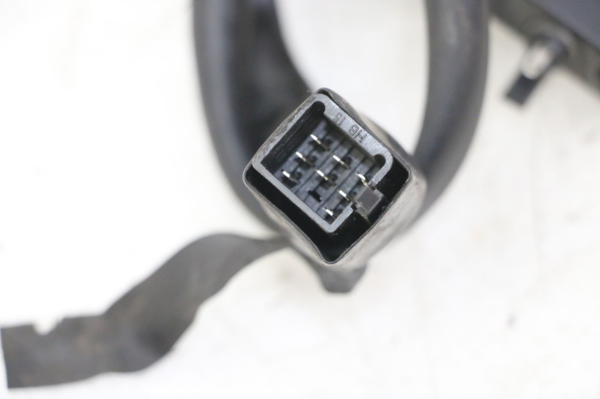 photo de PRZEŁĄCZNIK LEWY PEUGEOT KISBEE 4T 50 (2010 - 2017) - Zbliżenie techniczne