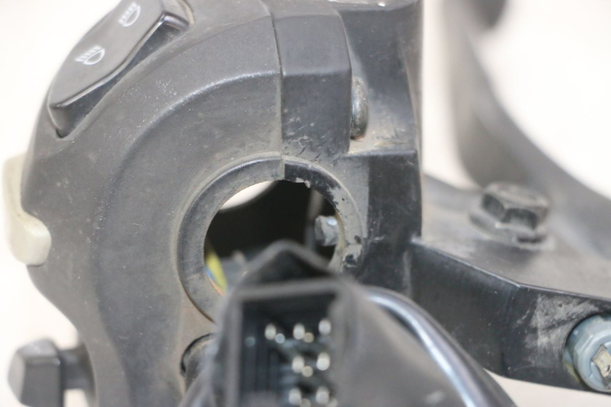 photo de PRZEŁĄCZNIK LEWY PEUGEOT KISBEE 4T 50 (2018 - 2022) - Zbliżenie techniczne