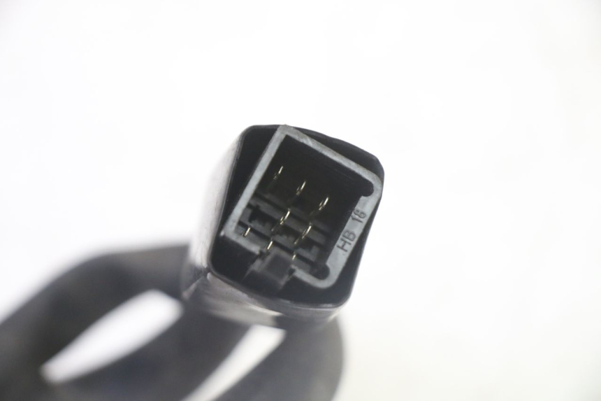 photo de PRZEŁĄCZNIK LEWY PEUGEOT KISBEE 4T 50 (2018 - 2022) - Zbliżenie techniczne