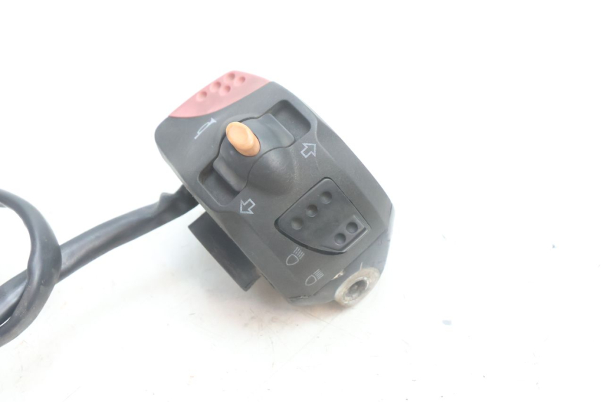 photo de PRZEŁĄCZNIK LEWY PEUGEOT LUDIX BLASTER 50 (2006 - 2014) - Inny kąt widzenia