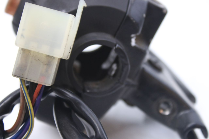 photo de PRZEŁĄCZNIK LEWY PEUGEOT LUDIX 50 (2008 - 2017) - Zbliżenie techniczne