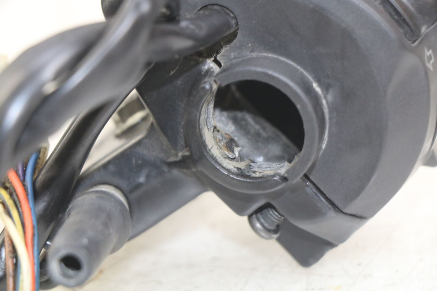 photo de PRZEŁĄCZNIK LEWY PEUGEOT LUDIX 50 (2008 - 2017) - Zoom stanu zużycia