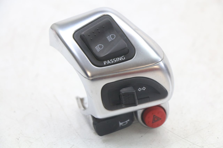 photo de PRZEŁĄCZNIK LEWY PIAGGIO MP3 HPE 350 (2018 - 2020) - Szczegół części