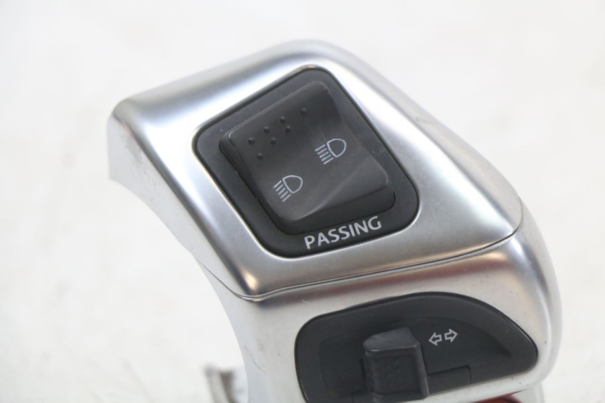 photo de PRZEŁĄCZNIK LEWY PIAGGIO MP3 HPE 350 (2018 - 2020) - Zoom stanu zużycia