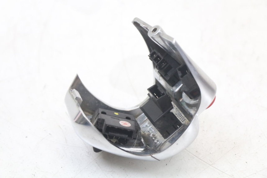 photo de PRZEŁĄCZNIK LEWY PIAGGIO MP3 HPE 350 (2018 - 2020) - Punkty mocowania