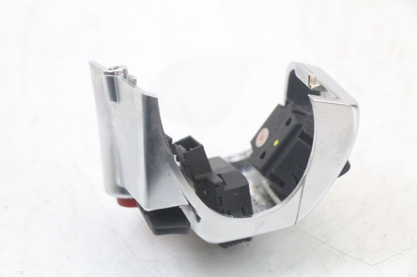 photo de PRZEŁĄCZNIK LEWY PIAGGIO MP3 HPE 350 (2018 - 2020) - Stan powierzchni