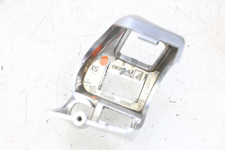 photo de PRZEŁĄCZNIK LEWY PIAGGIO MP3 HPE 300 (2019 - 2026) - Zbliżenie techniczne