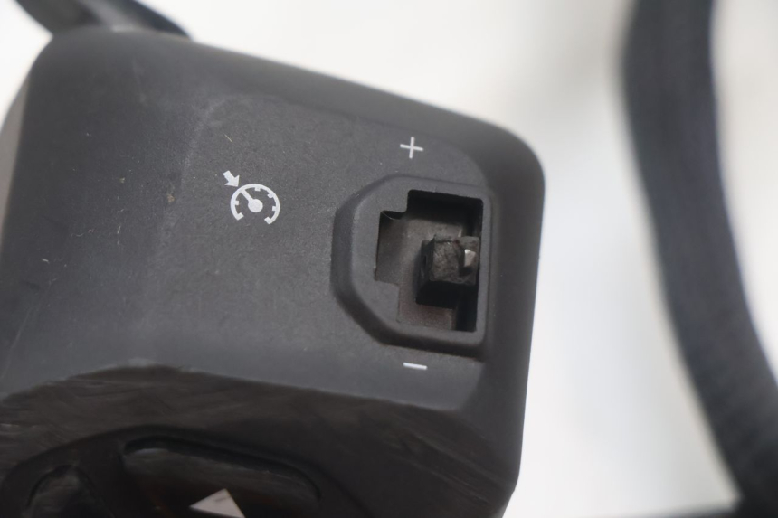 photo de LEWY PRZEŁĄCZNIK PIAGGIO MP3 HPE 530 (2022 - 2026) - Inny kąt widzenia