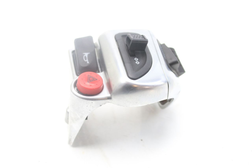 photo de PRZEŁĄCZNIK LEWY PIAGGIO MP3 500 (2014 - 2017) - Szczegół części