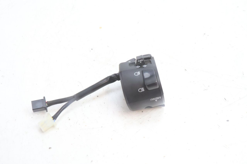 photo de LEWY PRZEŁĄCZNIK YAMAHA N-MAX NMAX 125 (2021 - 2024) - Inny kąt widzenia
