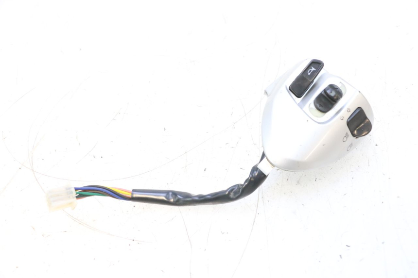 photo de PRZEŁĄCZNIK LEWY YAMAHA NEOS NEO'S 4T 50 (2008 - 2016) - Inny kąt widzenia