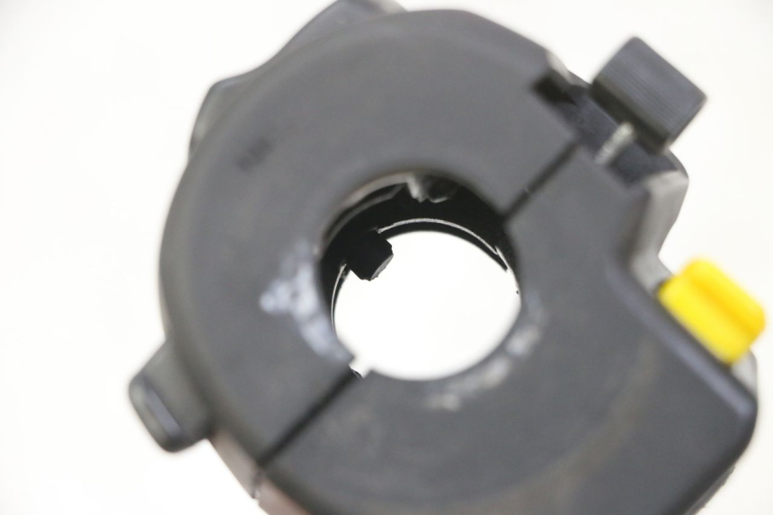 photo de PRZEŁĄCZNIK LEWY GILERA NEXUS 125 (2009 - 2013) - Zbliżenie techniczne