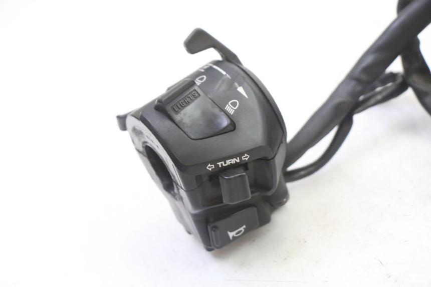 photo de PRZEŁĄCZNIK LEWY HONDA NTV DEAUVILLE 650 (2001 - 2006) - Inny kąt widzenia