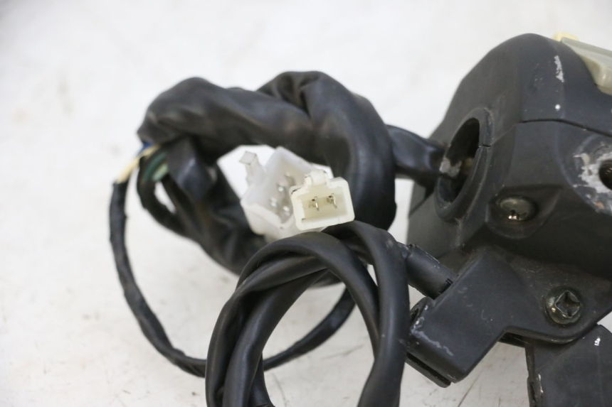 photo de PRZEŁĄCZNIK LEWY JM MOTORS OLDIES 4T 50 (2010 - 2020) - Zoom stanu zużycia