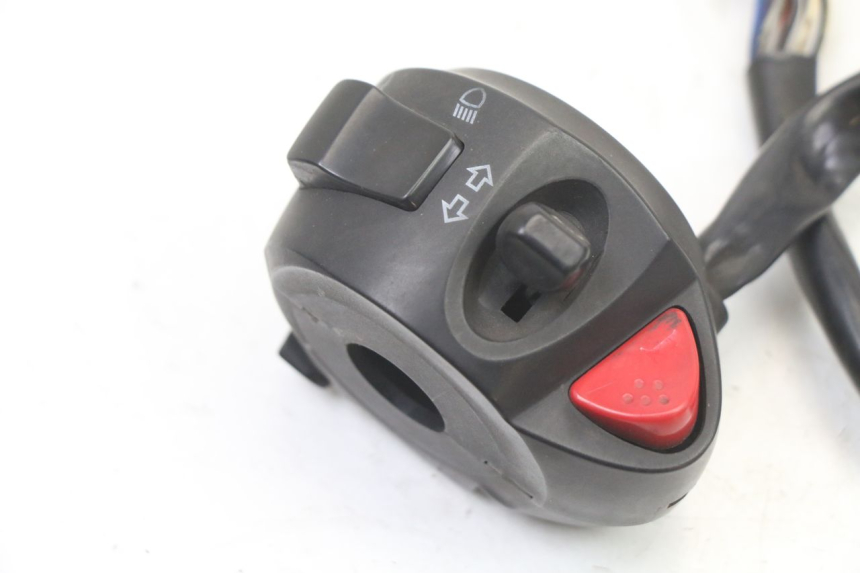 photo de PRZEŁĄCZNIK LEWY PEUGEOT CITYSTAR 125 (2011 - 2017) - Szczegół części