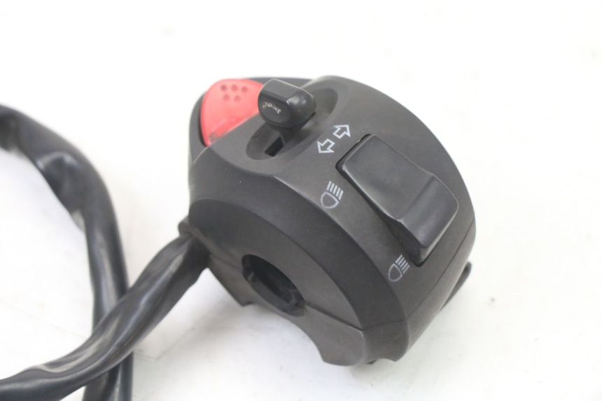 photo de PRZEŁĄCZNIK LEWY PEUGEOT CITYSTAR 125 (2011 - 2017) - Inny kąt widzenia