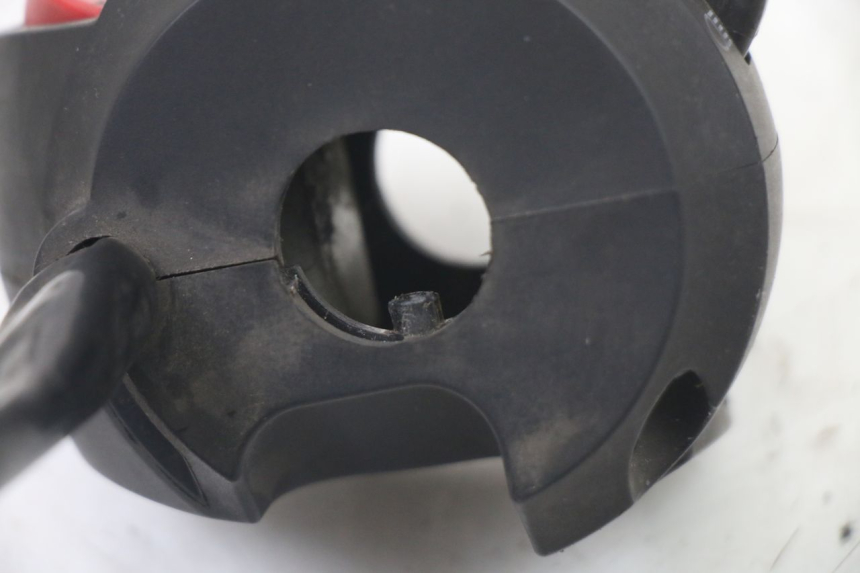 photo de PRZEŁĄCZNIK LEWY PEUGEOT CITYSTAR 125 (2011 - 2017) - Stan powierzchni