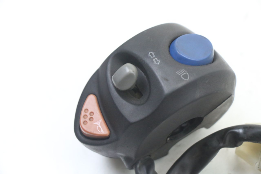 photo de PRZEŁĄCZNIK LEWY PEUGEOT ELYSTAR 50 (2002 - 2014) - Zoom stanu zużycia