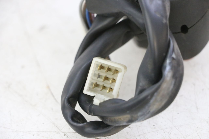 photo de PRZEŁĄCZNIK LEWY PEUGEOT SATELIS 125 (2013 - 2018) - Zoom stanu zużycia