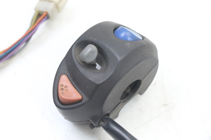 photo de PRZEŁĄCZNIK LEWY PEUGEOT TKR TREKKER FURIOUS 50 (2005 - 2014) - Szczegół części