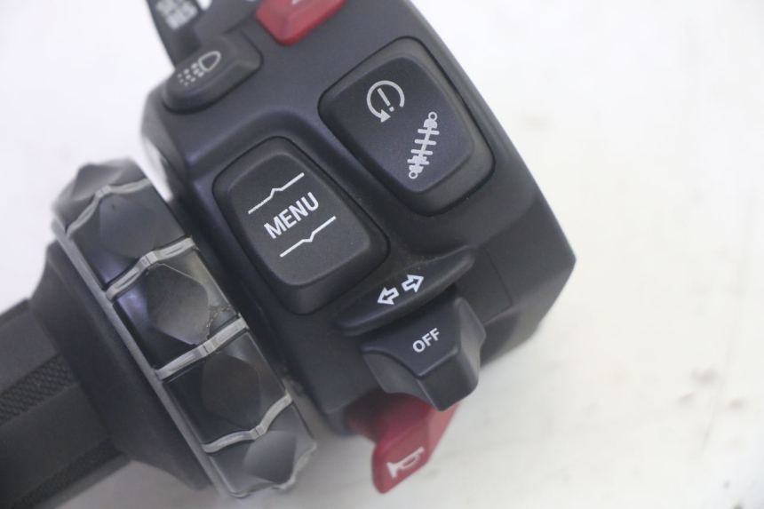 photo de LEWY PRZEŁĄCZNIK BMW R GS 1250 (2021 - 2024) - Zoom stanu zużycia