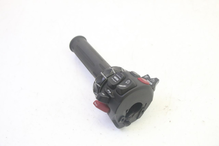 photo de LEWY PRZEŁĄCZNIK BMW R GS 1250 (2021 - 2024) - Zbliżenie techniczne