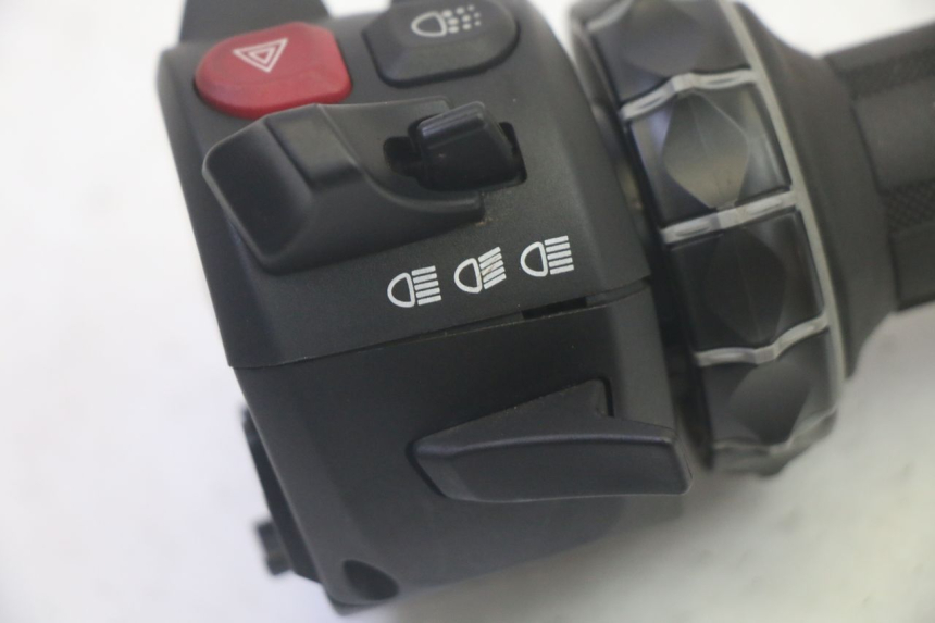 photo de LEWY PRZEŁĄCZNIK BMW R GS 1250 (2021 - 2024) - Punkty mocowania