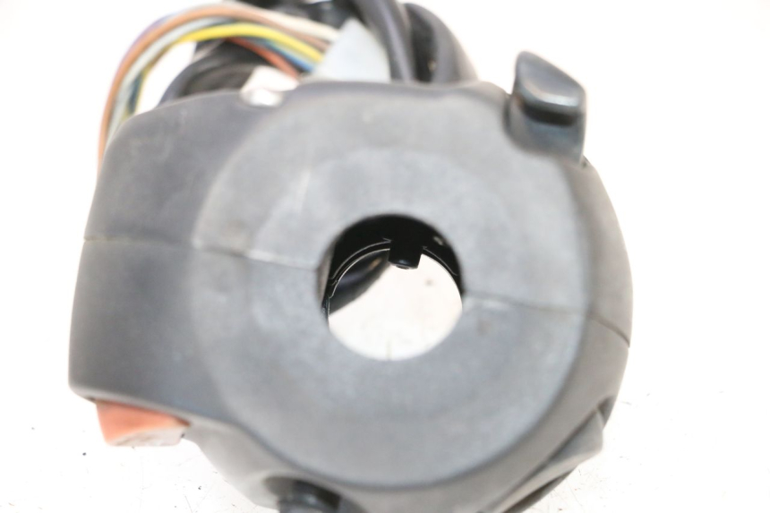 photo de PRZEŁĄCZNIK LEWY PEUGEOT SATELIS COMPRESSOR K15 125 (2006 - 2009) - Zoom stanu zużycia