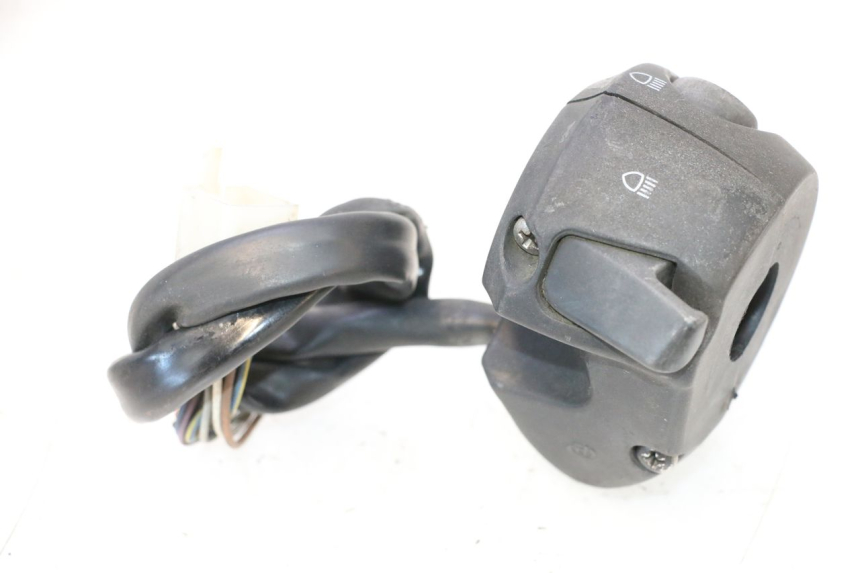 photo de PRZEŁĄCZNIK LEWY PEUGEOT SATELIS COMPRESSOR K15 125 (2006 - 2009) - Zbliżenie techniczne