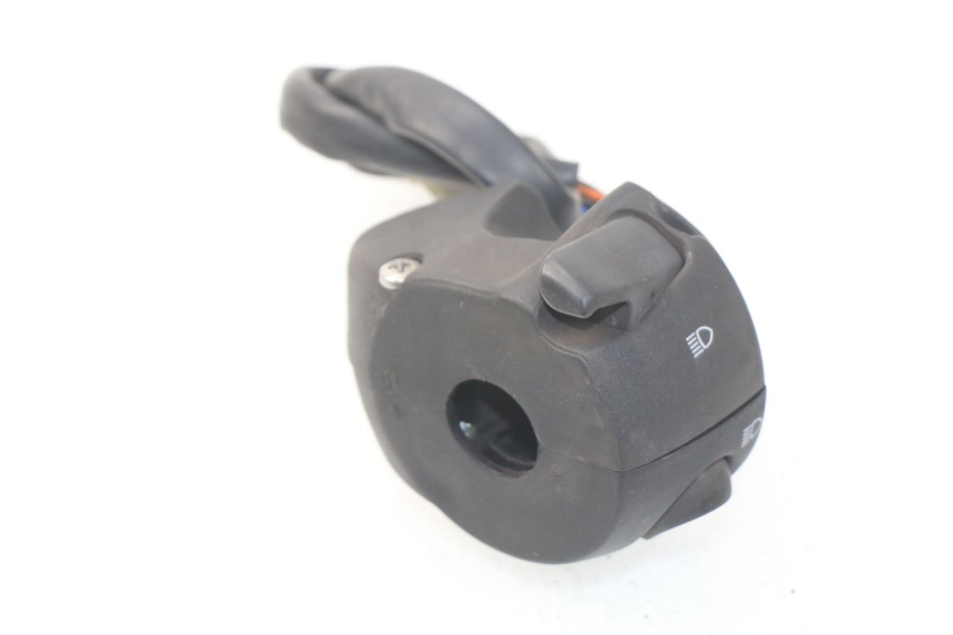 photo de PRZEŁĄCZNIK LEWY PEUGEOT SATELIS 300 (2012 - 2015) - Zbliżenie techniczne