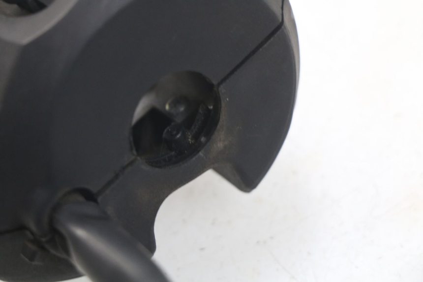 photo de PRZEŁĄCZNIK LEWY PEUGEOT SATELIS 125 (2006 - 2009) - Szczegół części