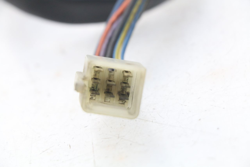 photo de PRZEŁĄCZNIK LEWY PEUGEOT SATELIS 125 (2006 - 2009) - Zbliżenie techniczne