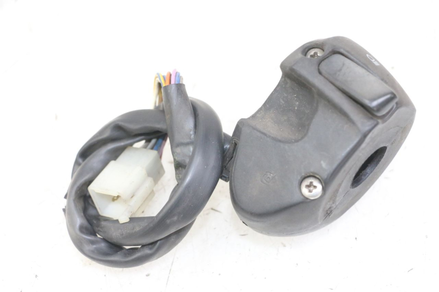 photo de PRZEŁĄCZNIK LEWY PEUGEOT SATELIS 125 (2013 - 2018) - Inny kąt widzenia