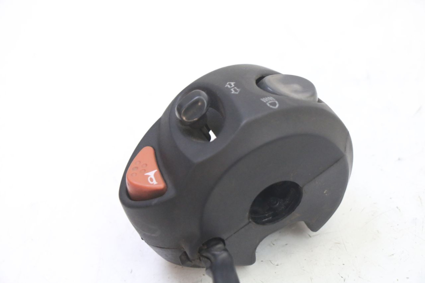 photo de PRZEŁĄCZNIK LEWY PEUGEOT SATELIS 125 (2013 - 2018) - Zoom stanu zużycia