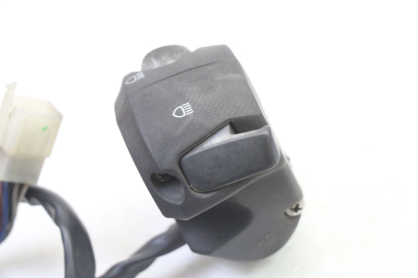 photo de PRZEŁĄCZNIK LEWY PEUGEOT SATELIS 250 (2006 - 2012) - Zbliżenie techniczne