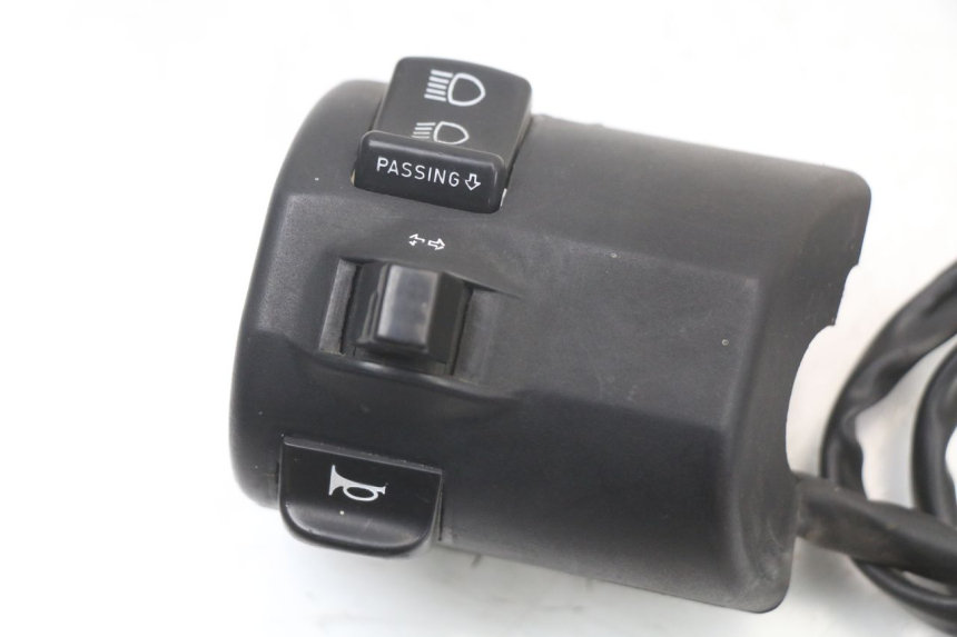 photo de PRZEŁĄCZNIK LEWY APRILIA SCARABEO GT 125 (1999 - 2007) - Szczegół części